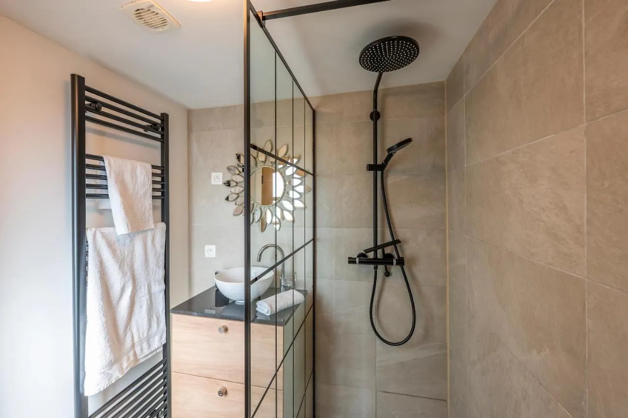 M&F Sweet In Black Vilvoorde Apartment